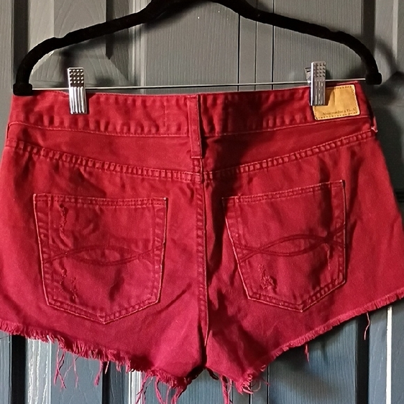 Abercrombie & Fitch Women's Red Jean Shorts - Picture 6 of 6